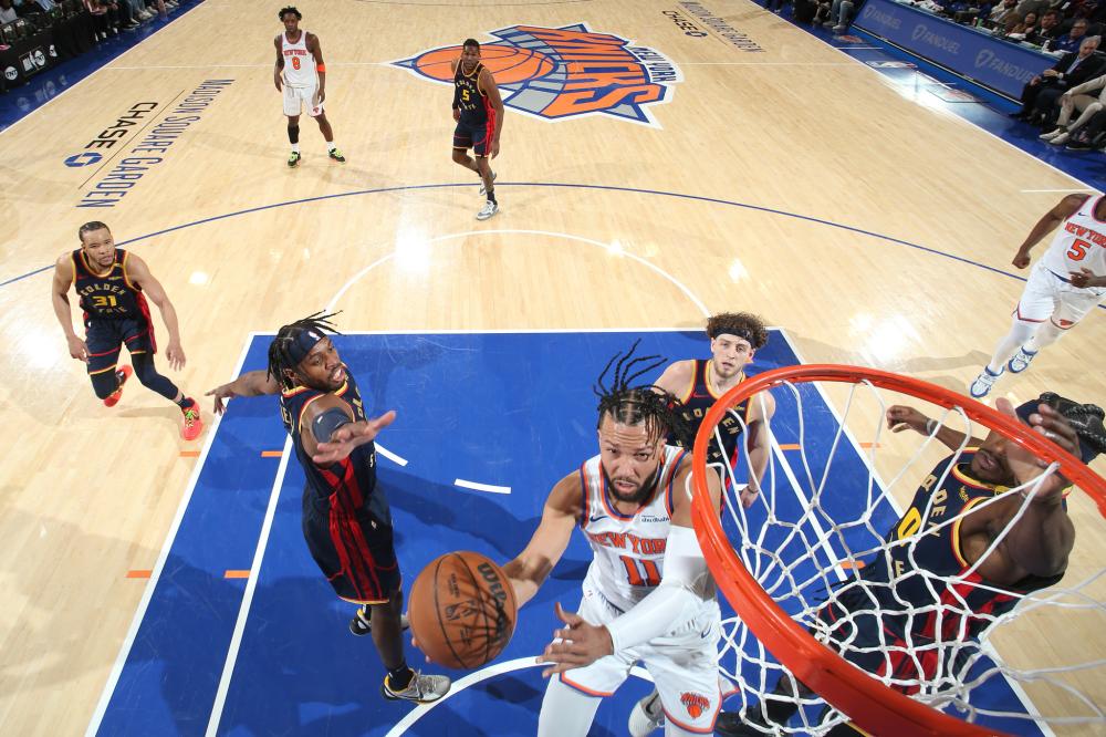 仍是大师45岁皮尔洛传奇赛任意球破门，球速超快+直挂上角.